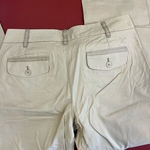 American Eagle women’s khakis